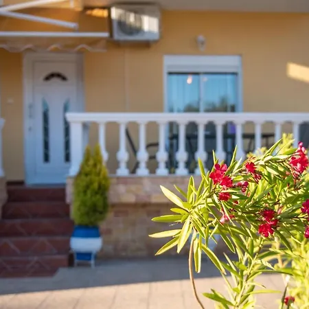Family House Nikos * 시키아